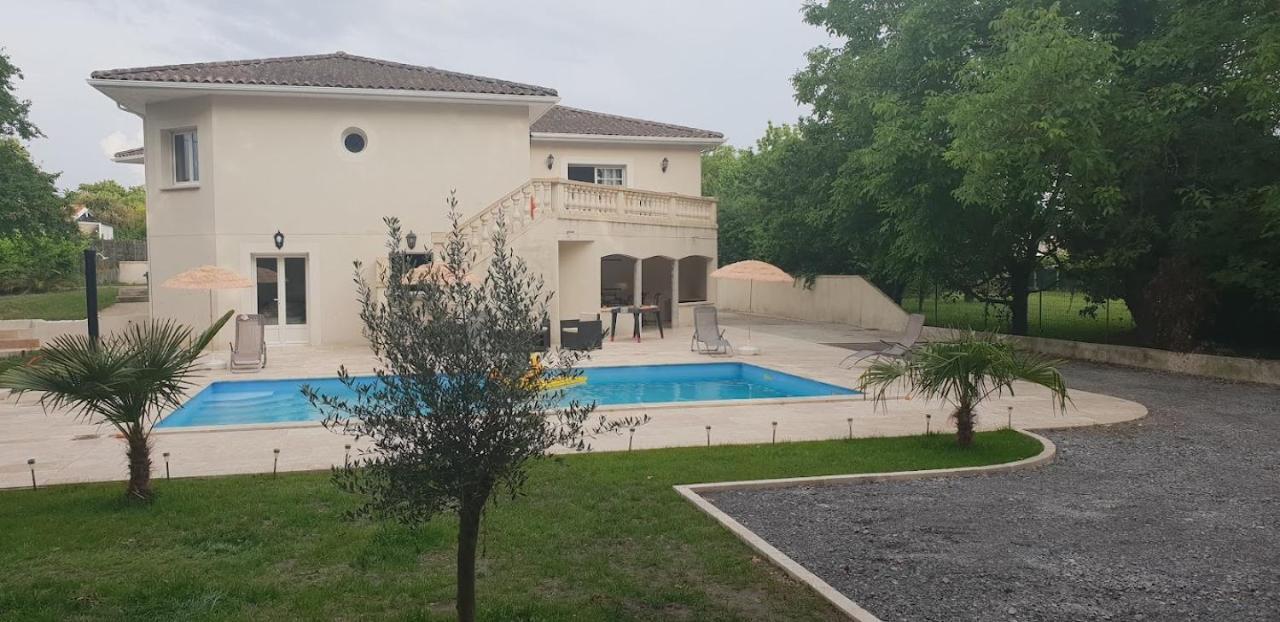 Maison Calme Et Spacieuse Bassens  ภายนอก รูปภาพ